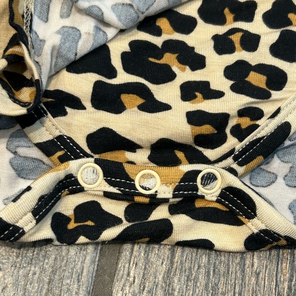 Posh Peanut “Lana Leopard” Bodysuit Twirl - Picture 2 of 7